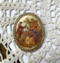 Красива брошка от Англия с метален обков, снимка 1 - Антикварни и старинни предмети - 43301903