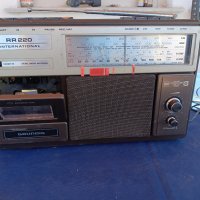 GRUNDIG RR 220 Радиокасетофон, снимка 1 - Радиокасетофони, транзистори - 44132353