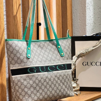Дамска чанта Gucci, снимка 7 - Чанти - 44898942