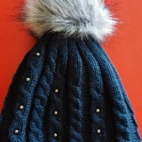 Зимна дамска шапка, снимка 1 - Шапки - 34623741