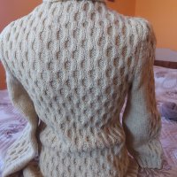 Ръчно плетен пуловер от вълна, снимка 4 - Блузи с дълъг ръкав и пуловери - 43073105