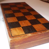 Стара дървена дъска -кутия за игра на шах, снимка 5 - Шах и табла - 35404562