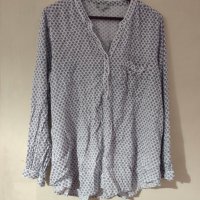 Голяма бяла дамска блуза на малки цветя (2ХЛ), снимка 1 - Блузи с дълъг ръкав и пуловери - 40473467