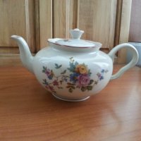 Стар български порцелан чайник, снимка 1 - Антикварни и старинни предмети - 39665198