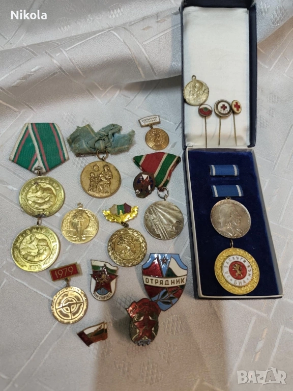 ЛОТ ЕМАЙЛИРАНИ ЗНАЦИ, МЕДАЛИ ОРДЕНИ, снимка 1