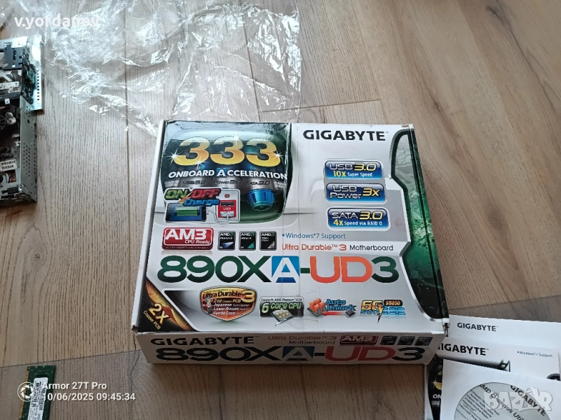 Gigabyte GA-890XA-UD3 (rev. 2.0) + Phenom II x4 965 BE + 4GB RAM, снимка 1