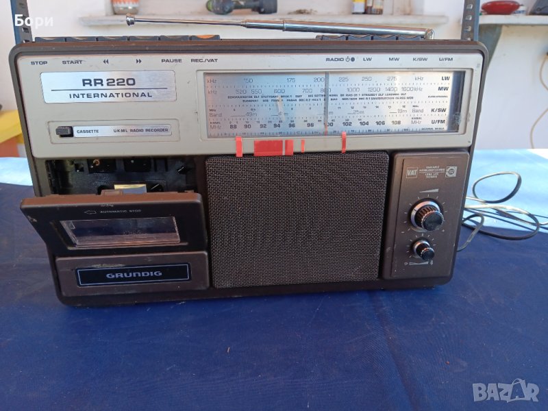 GRUNDIG RR 220 Радиокасетофон, снимка 1