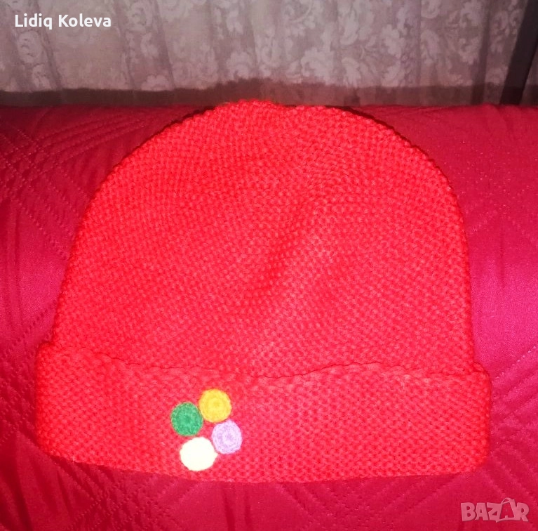 Ръчно плетена червена шапка. , снимка 1