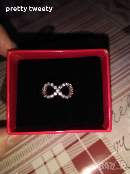 Дамски сребърен пръстен с камъчета в подаръчна кутийка, снимка 1
