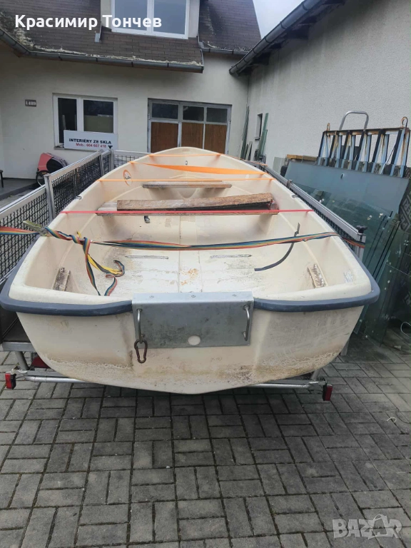 Лодка с извънбордов двигател 4 коня., снимка 1