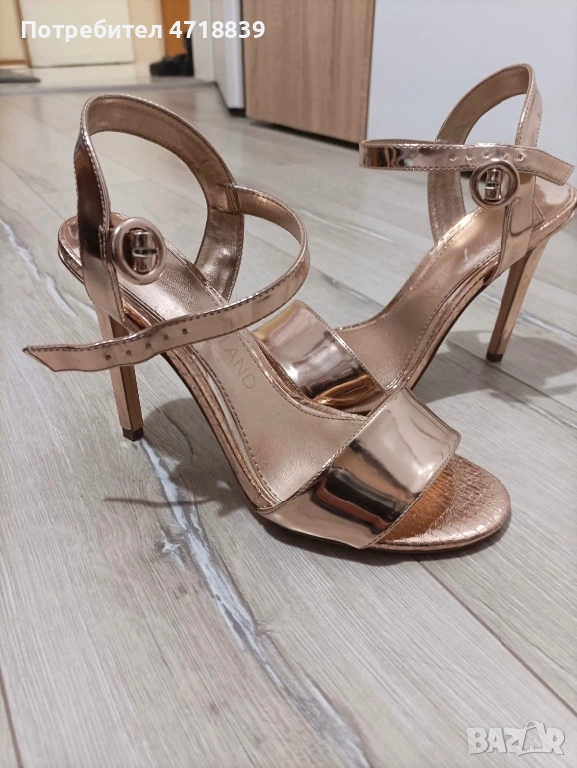 Златисти обувки на ток, снимка 1