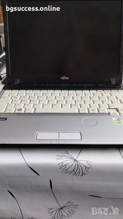 Продавам лаптоп Fujitsu Lifebook P series за части, снимка 1