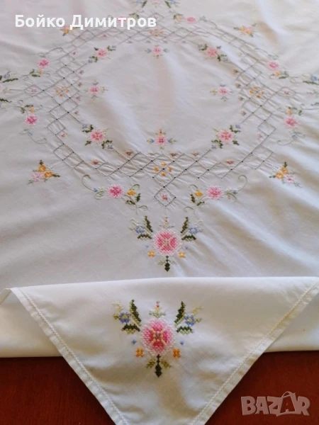 Покривка ръчна бродерия, снимка 1