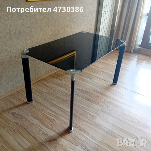 Продавам комплект стъклена маса (130х80) с 4 стола(еко кожа), снимка 4 - Маси - 53386930