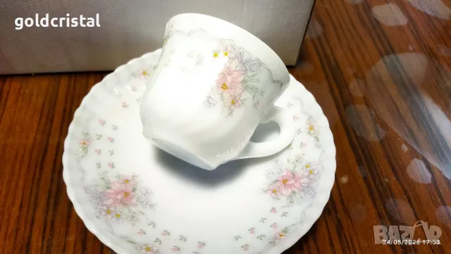 аркопал чаши за кафе и десертни чинии , снимка 2 - Антикварни и старинни предмети - 50415576