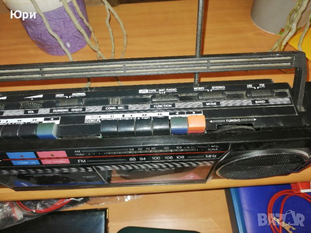 Продавам двукасетъчен радио касетофон VINTAGE INTERNATIONAL AK-21 RADIO STEREO, снимка 3 - Радиокасетофони, транзистори - 39060781