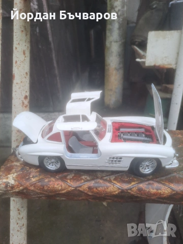 Метални  колекционерски Mercedes Banz 300SL Burago Italy 1:18 метален ретро модел, снимка 5 - Колекции - 53020517