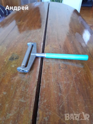 Стар уред,инструмент за рязане на сирене и кашкавал