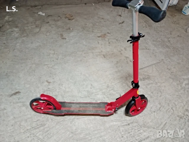 Тротинетка Ferrari , снимка 3 - Скутери и тротинетки - 50657975