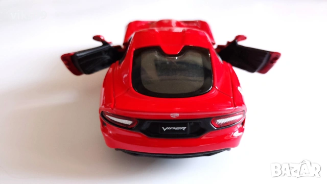 Bburago 2013 SRT Dodge Viper GTS - Мащаб 1:32, снимка 4 - Колекции - 52898440