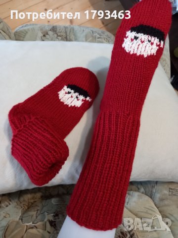 Ръчно плетени коледни чорапи размер 37, снимка 1 - Дамски чорапи - 39749027