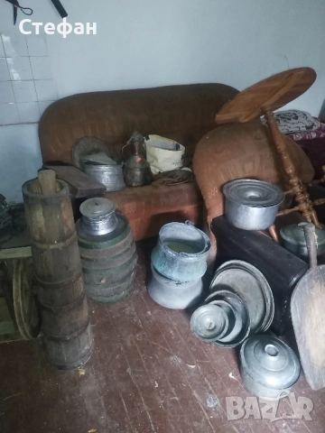 Разпродажба на стари медни съдове.