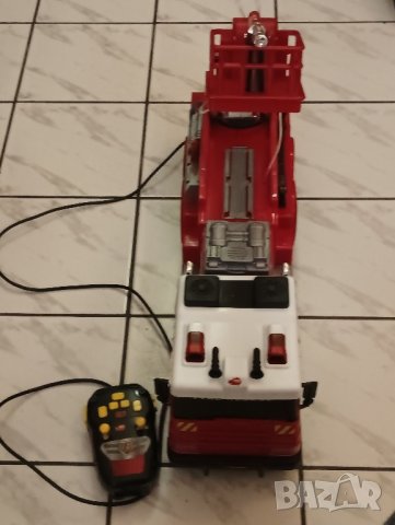 Радиоуправляема кола Дики, пожарен камион, пожарна със стълба и струя за гасене на пожар. , снимка 3 - Коли, камиони, мотори, писти - 43806181