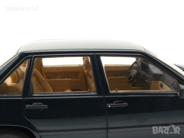 Volvo 850 1993 - мащаб 1:18 на Triple9 моделът е нов в кутия, снимка 5 - Колекции - 53443254