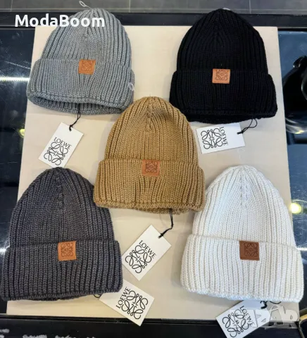 Loewe дамски зимни шапки различни цветове , снимка 2 - Шапки - 48180828