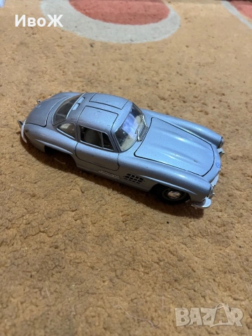 Количка burago mercedes 300 sl 1/24, снимка 2 - Колекции - 53328240