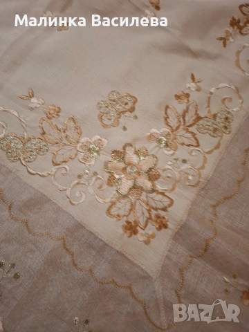 Бродирана покривка , снимка 11 - Гоблени - 52917830