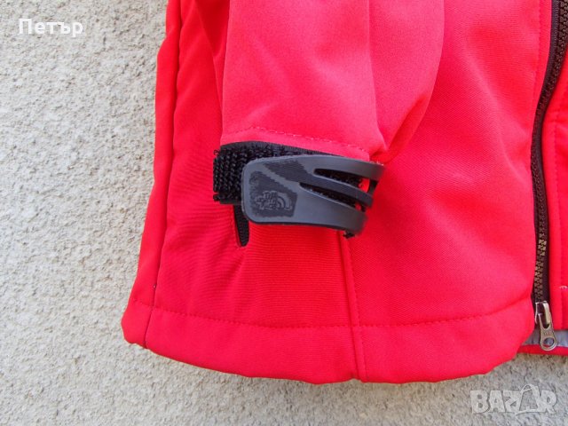 Продавам дамско червено пролетноесенно яке софт шел The North Face, снимка 7 - Якета - 28055546