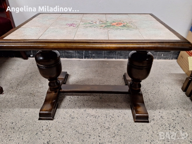 Винтидж маса за всекидневна с плочки