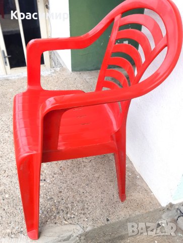 Червен пластмасов стол , снимка 2 - Столове - 44034146