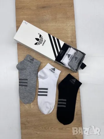 чорапи в кутия Adidas 
