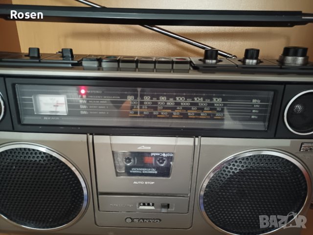 Продавам радиокасетофон Sanyo M 9930 k Japan, снимка 2 - Радиокасетофони, транзистори - 42971103