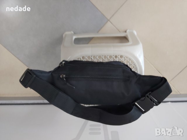 Дамска черна чанта през кръст тип банан с бял надпис спортно елегантен модел. Подходяща за подарък. , снимка 3 - Чанти - 32781409