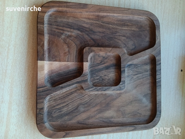 Дъска от орех с разделения + БОНУС ШПАТУЛКА