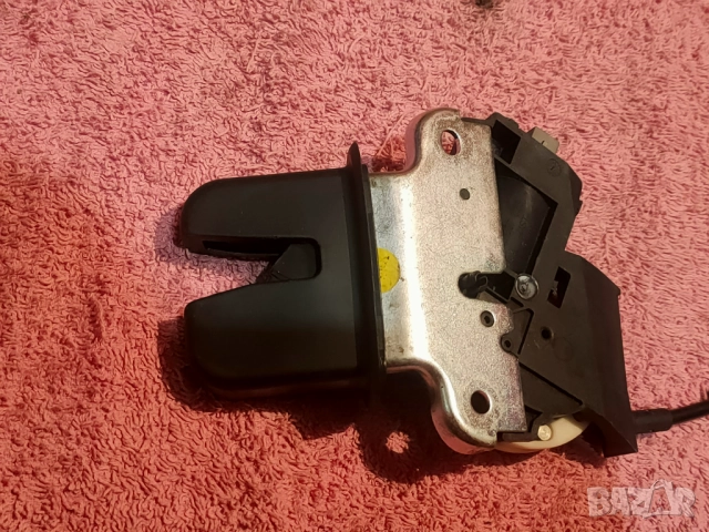 Заключващ механизъм, бравичка за багажник на AUDI A4 A5 A6 VW Jetta Passat CC, снимка 4 - Части - 51573919