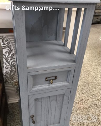 Дървено шкафче с чекмедже и вратичка