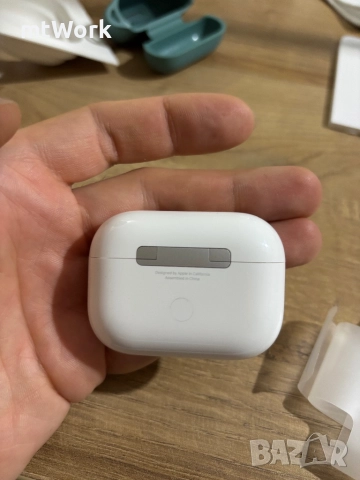 Продавам ОРИГИНАЛНИ Apple AirPods Pro (2nd Generation) с USB-C, снимка 6 - Слушалки и портативни колонки - 52353937