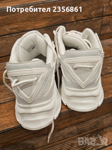 Маратонки Guess , снимка 2 - Маратонки - 53402134