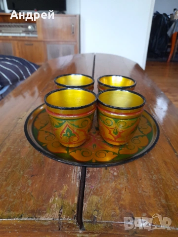 Стар дървен поднос с чаши,хохлома