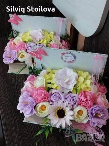 Кутия книга📖 със сапунени цветя подходяща за учители📚 и за всеки ваш специален повод, снимка 2 - Подаръци за жени - 40950776
