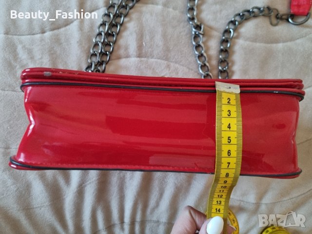 Червена лачена чанта , снимка 4 - Чанти - 43807329