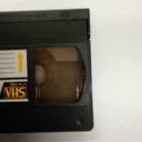 VHS видеофилми "Мъртво вълнение" / "Те живеят сред нас", снимка 4 - Други жанрове - 43097287