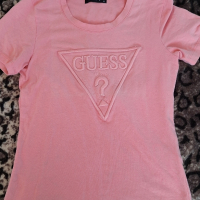 Розова тениска Guess M, снимка 1 - Тениски - 44910605
