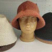 нови шапки с етикет, топлят много , снимка 1 - Шапки - 43433462