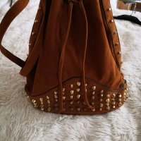 Страхотна чанта торба с връзки и златни шипчета, снимка 2 - Чанти - 36719538