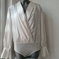 Дамско боди сатен М/Л бяло, снимка 1 - Блузи с дълъг ръкав и пуловери - 42936569